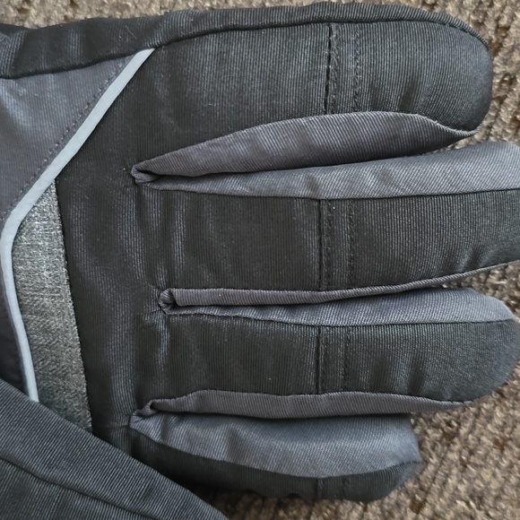 WINTERPROOF BRAND BOYS BLACK & GRAY GLOVES SIZE MEDIUM / LARGE - Picture 5 of 12